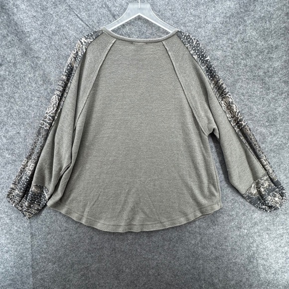 Easel Womens Top Paisley Camo Sleeve Pullover Blouse Size M Olive Green Boho - Picture 7 of 11